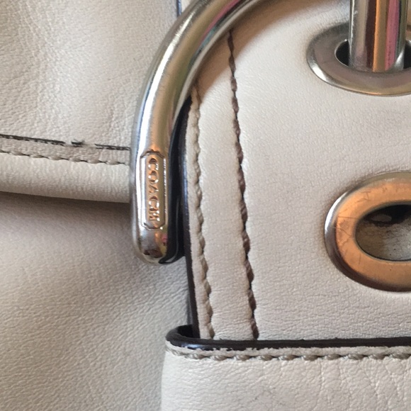 Coach Medium Shoulder Bag - Picture 2 of 8